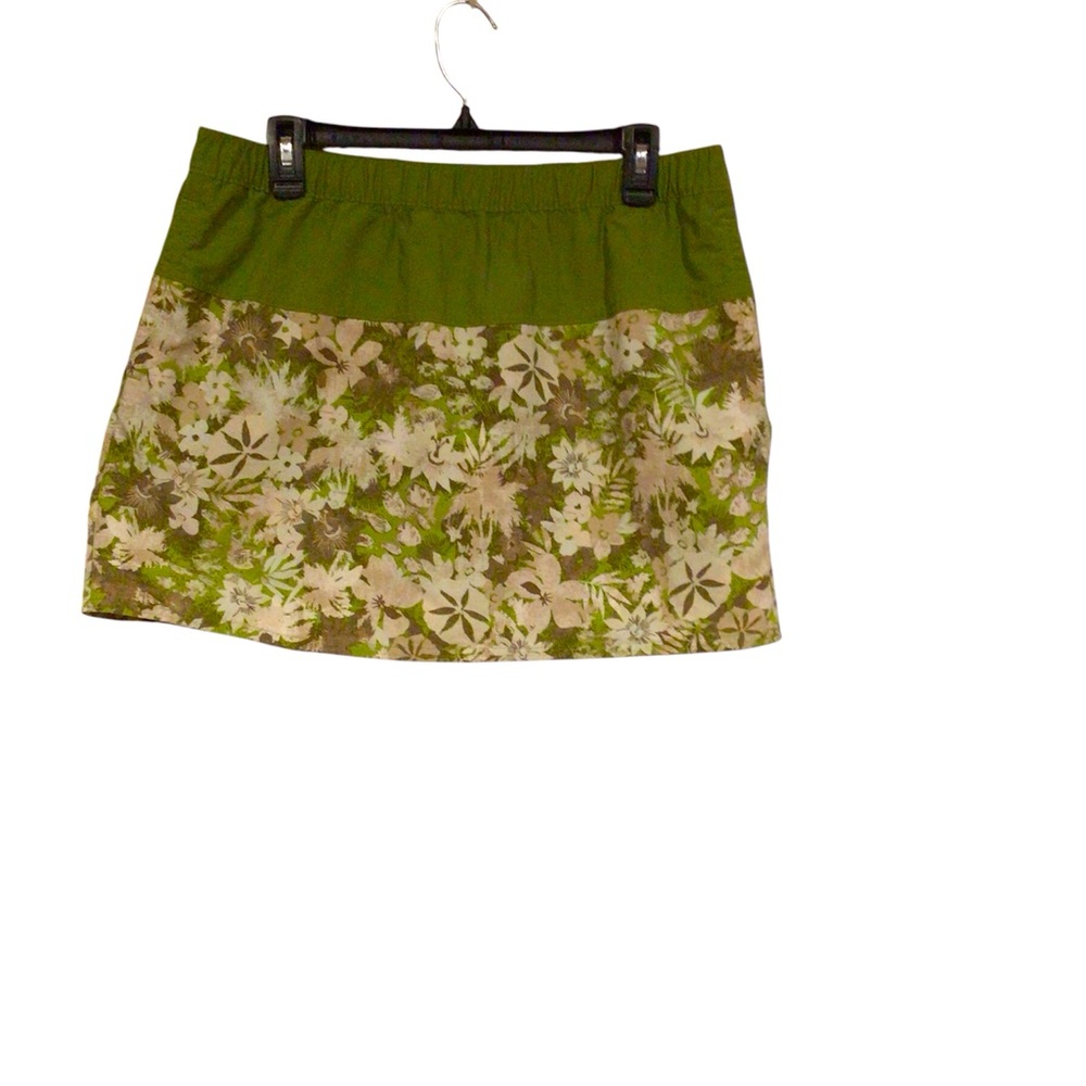 Patagonia Baggies floral green Skirt Size L with pockets